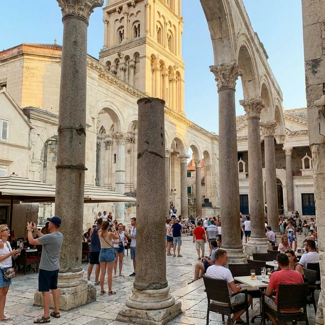 Peristil Dioklecijanove palače v Splitu